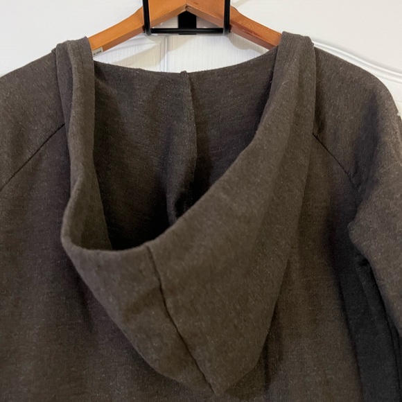 Lola by AFG hooded dress with front pockets. Could be worn as sweatshirt/tunic - Picture 7 of 9
